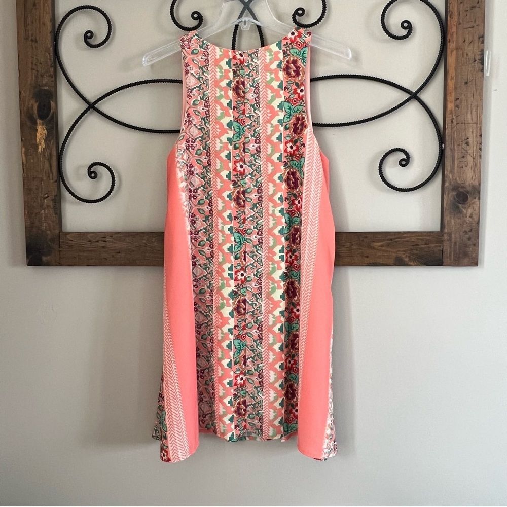 Everly Women’s Sleeveless Round Neck Peach Floral Shift Dress Size M - Picture 3 of 8